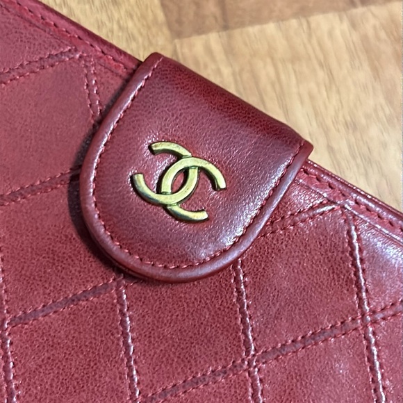 Authentic Chanel Calfskin Diamond Pattern Long Wallet - Picture 4 of 16